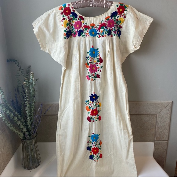 Vintage Dresses & Skirts - Vintage Mexican Floral Embroidered Long Dress Medium Large